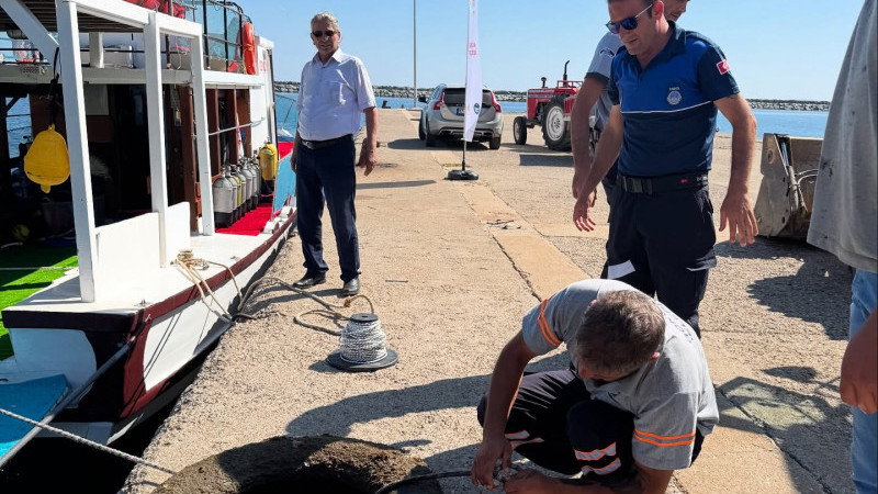 Gökçeada Liman Başkanlığı deniz dibi temizlik çalışması yaptı