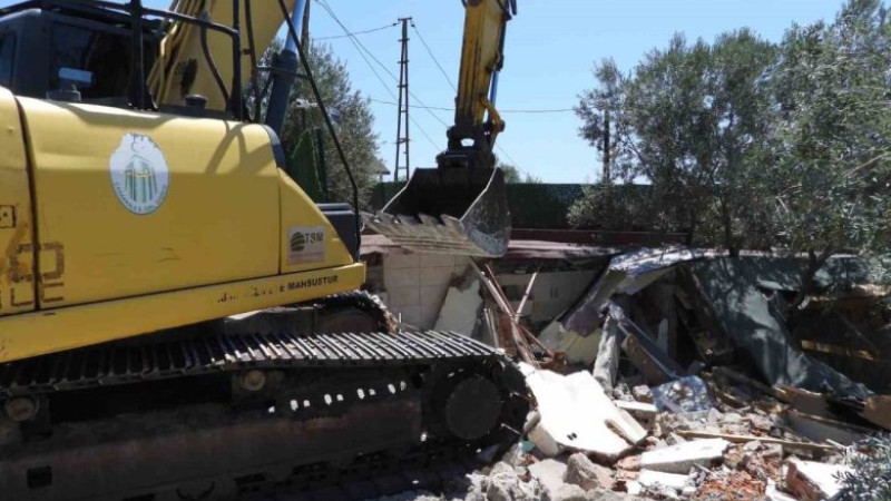 Çanakkale’de 21 kaçak yapı yıkıldı