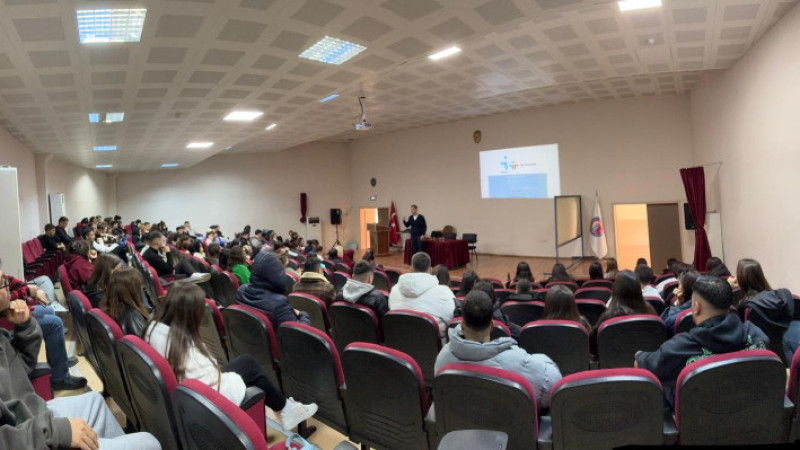 İŞ-KUR ÇANAKKALE’DEN  LAPSEKİ MYO ÖĞRENCİLERİNE İŞ ARAMA BECERİLERİ SEMİNERİ