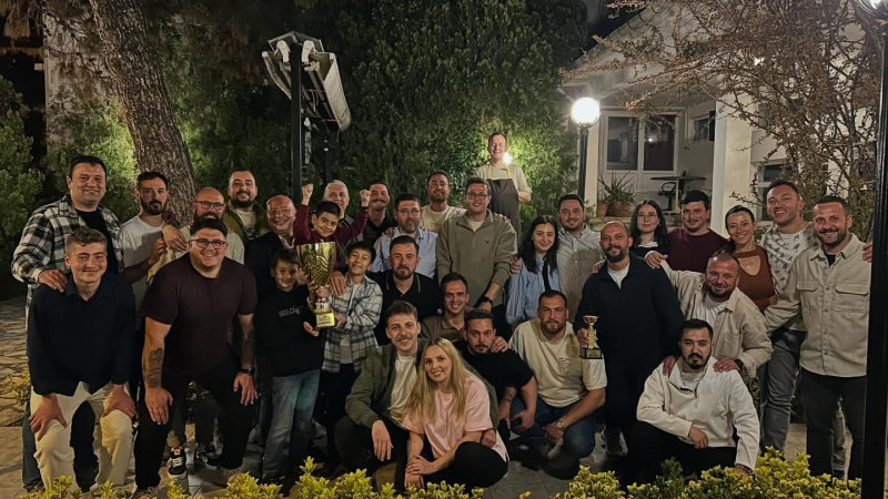 Bozcaadaspor'a Kupa Hediyesi