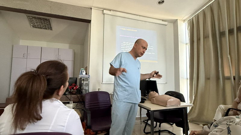 Anestesi Uzmanı Dr. Yener Tutaş'tan CPR ve İleri Yaşam Desteği “ eğitimi 