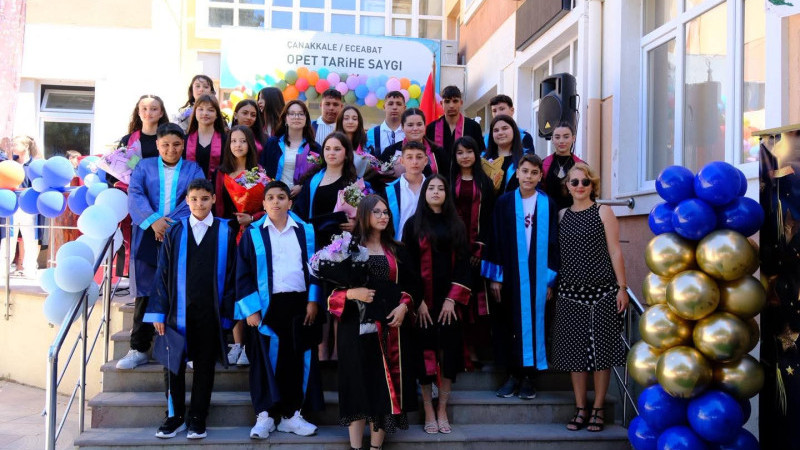 Eceabat Opet Tarihe Saygı Ortaokulunda 2025-2026 Yılı Mezuniyet Töreni Yapıldı
