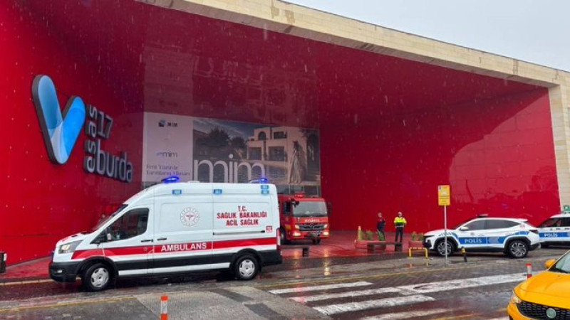 Çanakkale'de AVM'deki bir elektronik mağazasında yangın çıktı