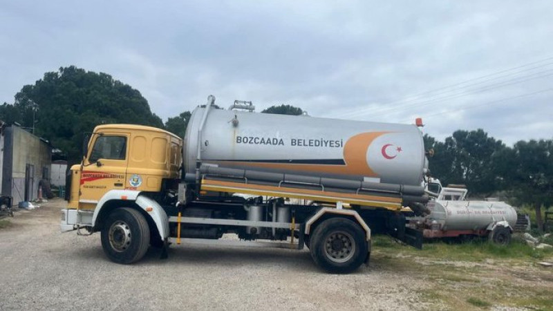 Bozcaada’da 12 tonluk vidanjör hizmete başladı