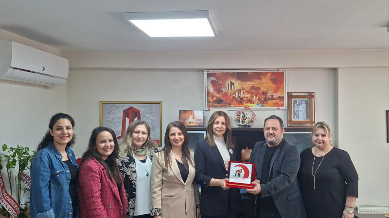 Türk Kızılay Çanakkale Şubesi'ne Milli Eğitim Müdüründen Ziyaret