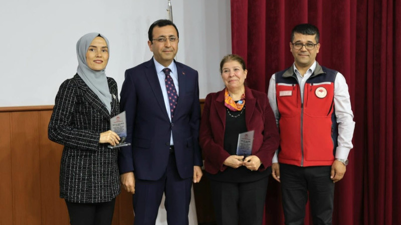 Bitki Koruma Ürünleri Ambalaj Atıklarının Bertarafı Projesi'ne Katkı Veren Teknik Personele Plaket