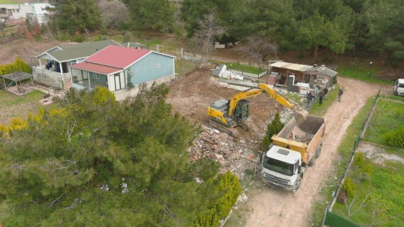 Çanakkale'de 21 kaçak yapı yıkıldı