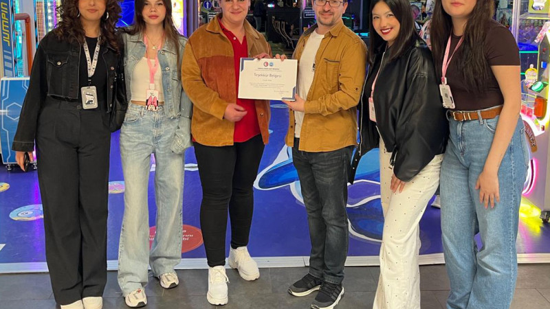 Halkla İlişkiler Öğrencileri, Sevgi Evindeki Minikleri Sinemayla Buluşturdu