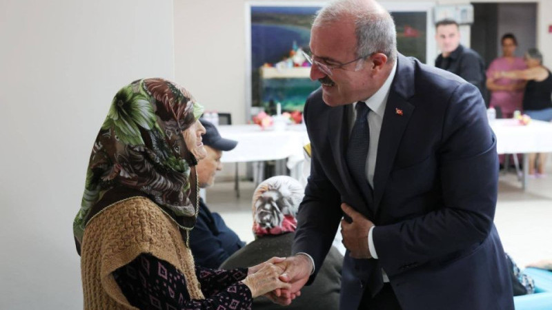 Çanakkale protokolünden huzurevine anlamlı bayram ziyareti 