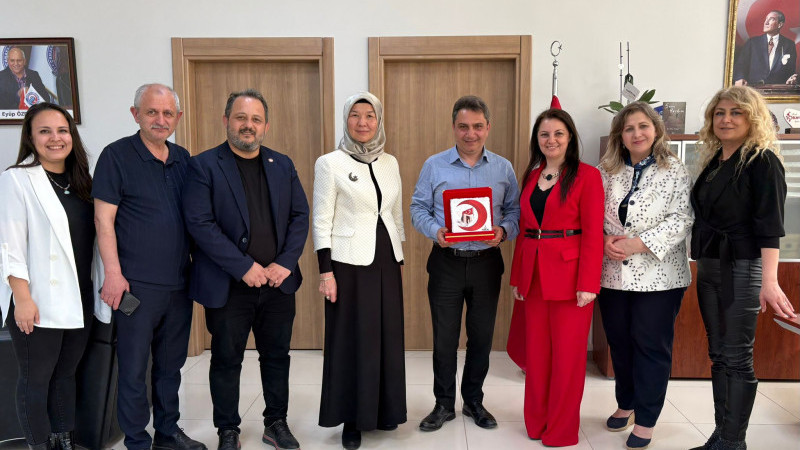 Çanakkale Kızılay'dan COMÜ Eğitim Fakültesi Dekanına Ziyaret