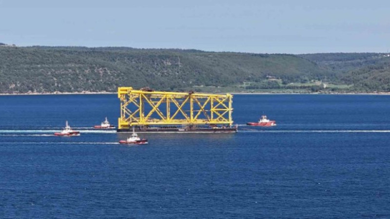 Dev sondaj platformu iskelesi Çanakkale  Boğazı’nda