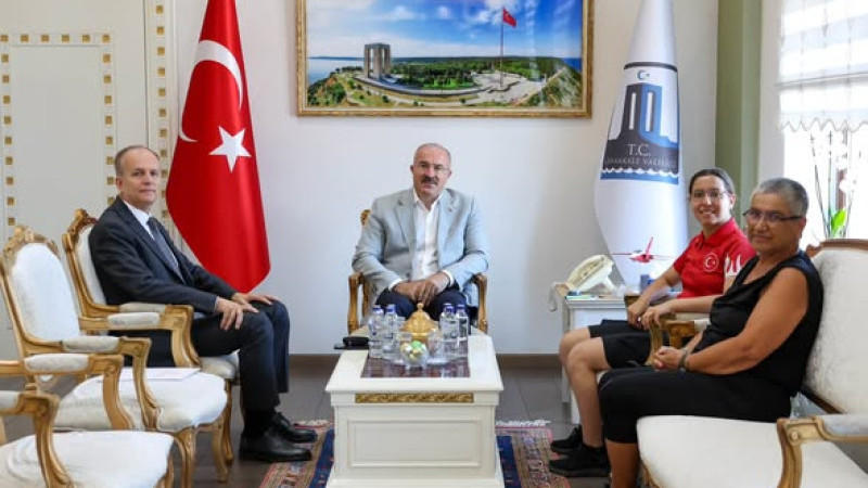 Çanakkale’nin Gururu Milli Yüzücü Deniz Şevin Şentuna’dan Vali Toraman’a Ziyaret