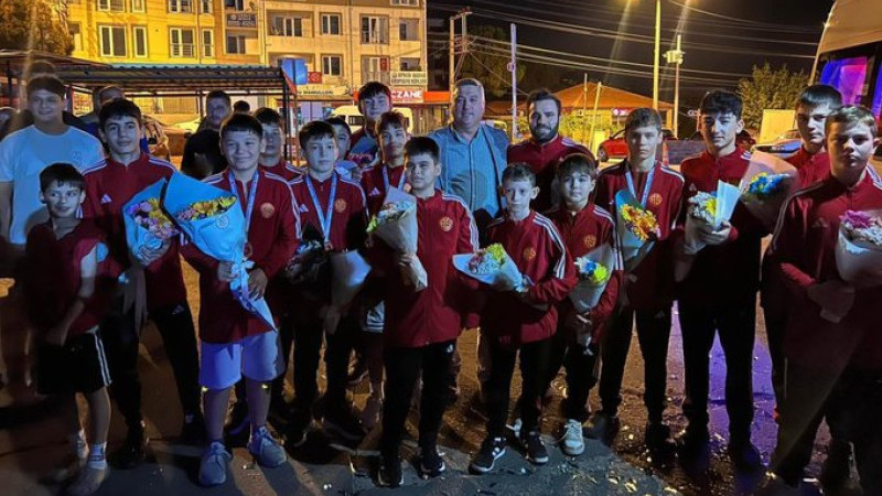 Ayvacıklı güreşçiler Ankara’dan madalyayla döndü 