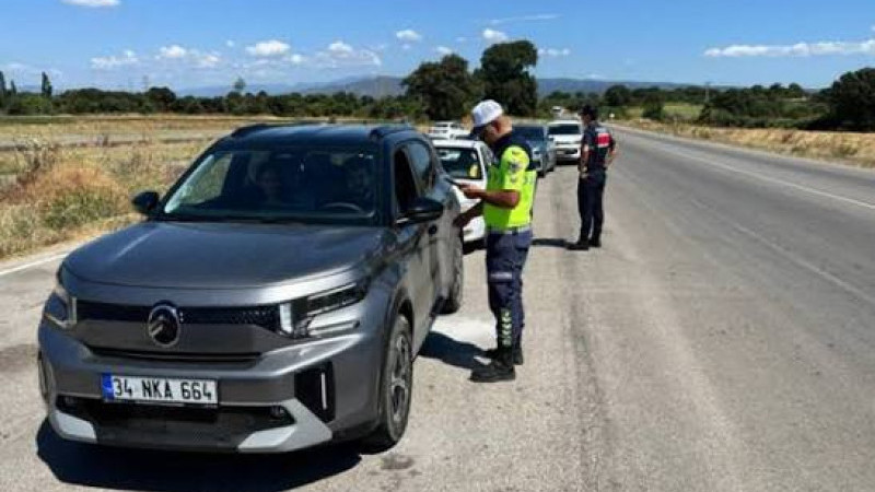 TRAFİK JANDARMASINDAN GENİŞ ÇAPLI ‘HUZUR VE GÜVEN’ MESAİSİ: ALKOL VE MOTOSİKLET DENETİM