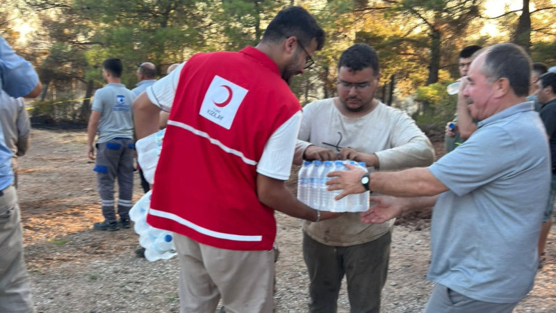 Kızılay'dan Bayramiç'teki Orman Yangını Bölgesinde İaşe Desteği
