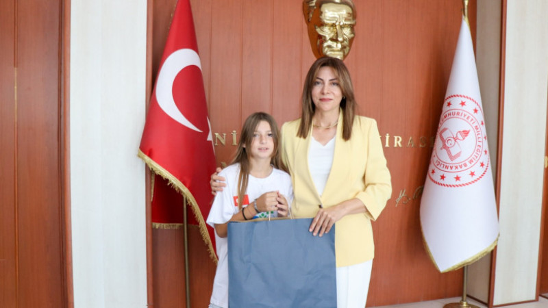 Ezine Gazi Ortaokulu’ndan İl Millî Eğitim Müdürüne Ziyaret