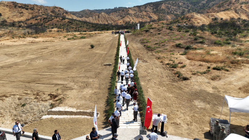 Arıburnu Zafer Anıtı yeniden ihya edilerek ziyarete açıldı.