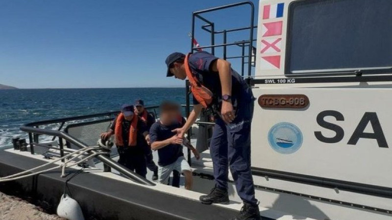 Bozcaada Açıklarında Rahatsızlanan Gemi Personeli Hastaneye Kaldırıldı