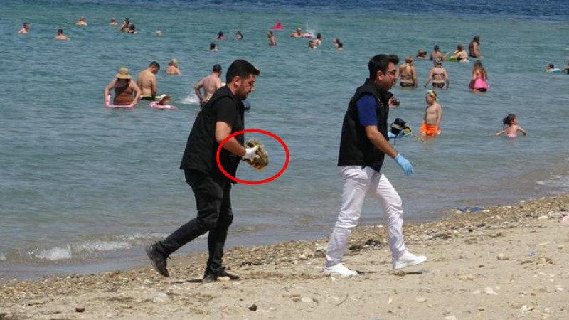 Kepez Plajında Yüzerken savaş mühimmatı buldu