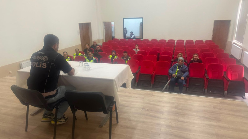 Gelibolu'da Bahçe Görevlilerine Yönelik Güvenlik Semineri Düzenlendi