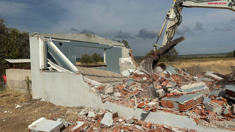 Bayramiç'te 21 Kaçak Yapı Yıkıldı